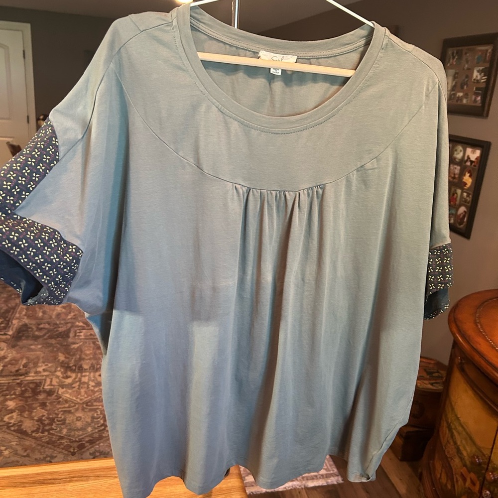 Easel Green Blouse L